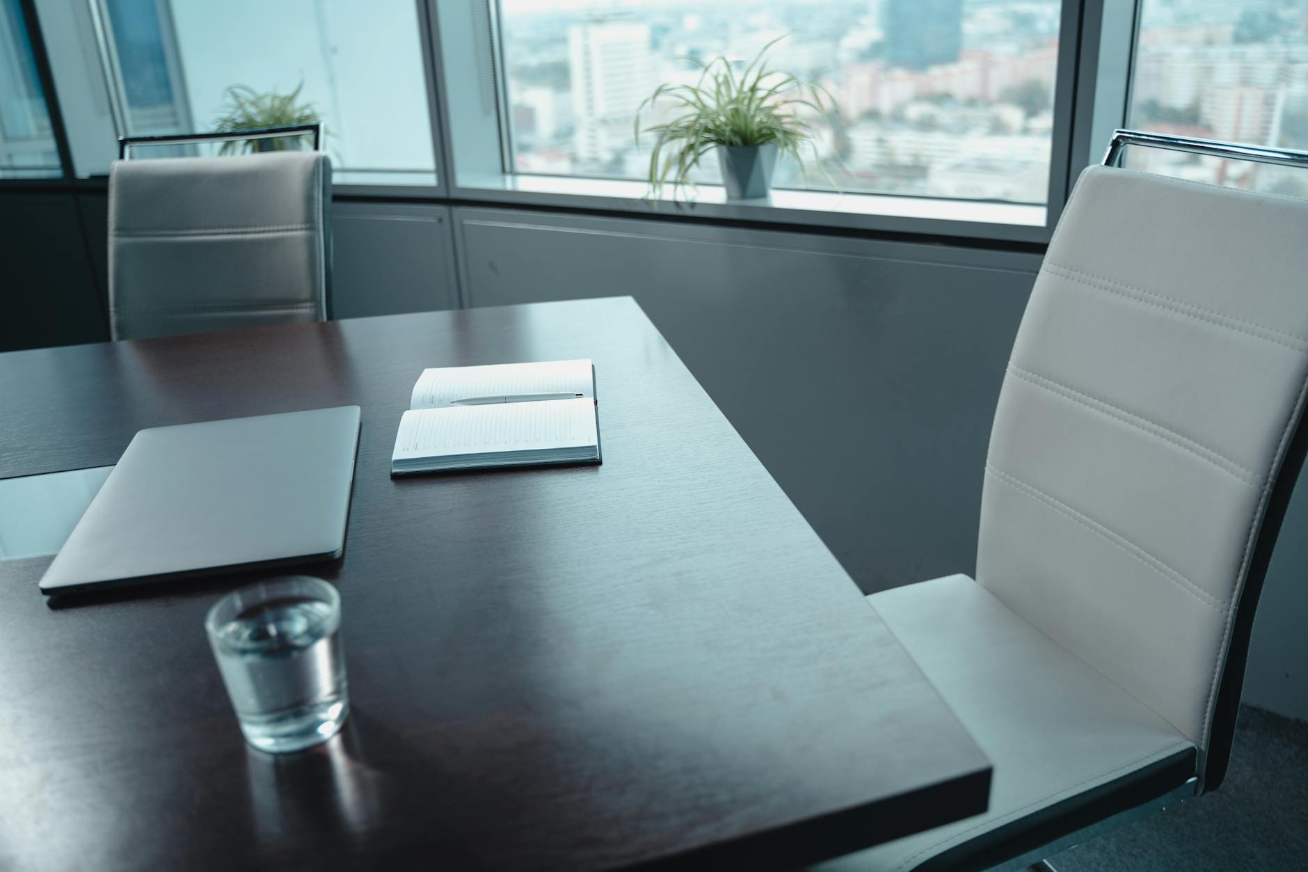 Structuring Alternative Allocations: Why Multi-Family Offices Are Rebuilding Corporate Vaults in Singapore and Hong Kong