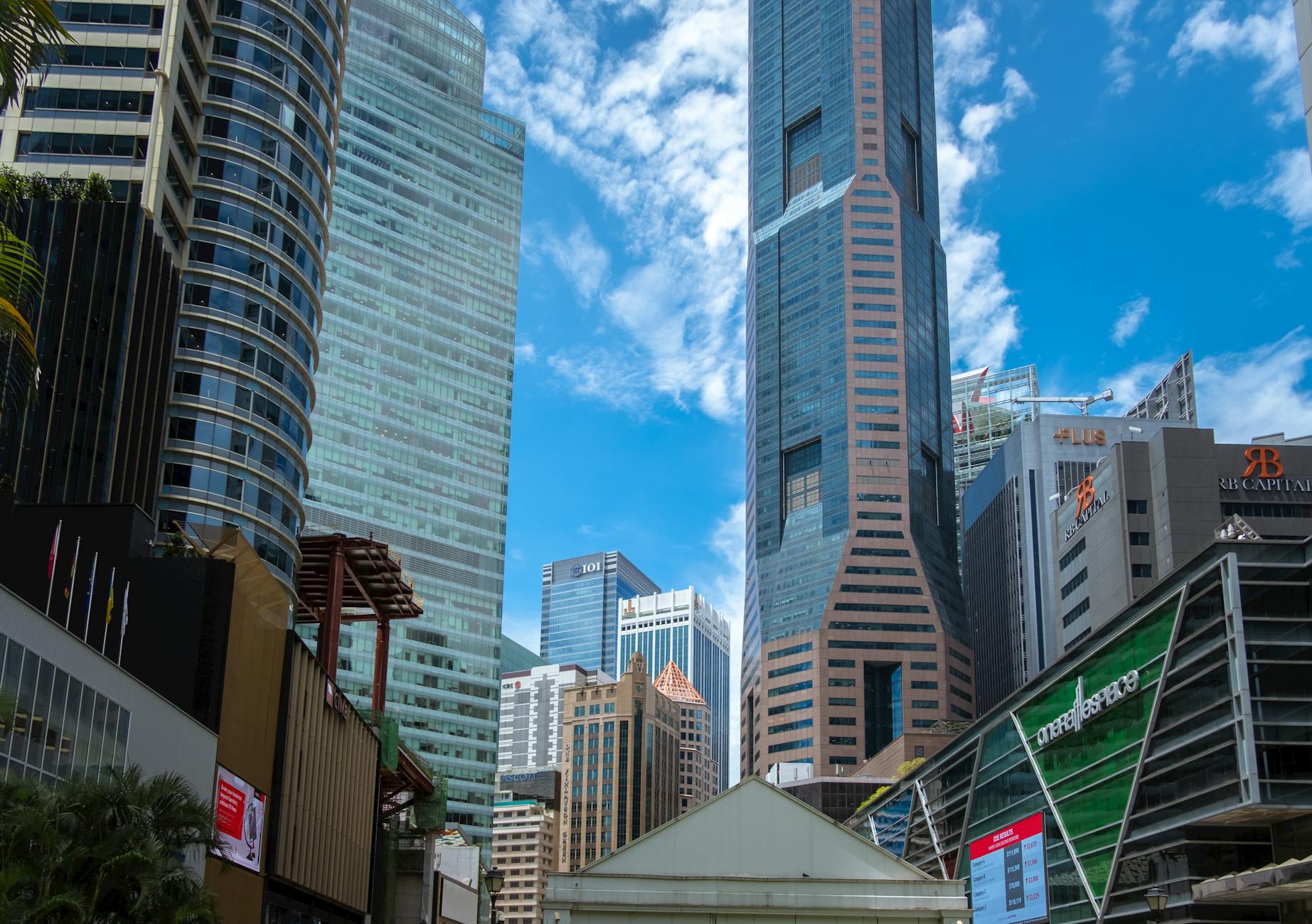 The Next Era of Wealth: Singapore VCCs, HKEX Pipelines, and the RMB