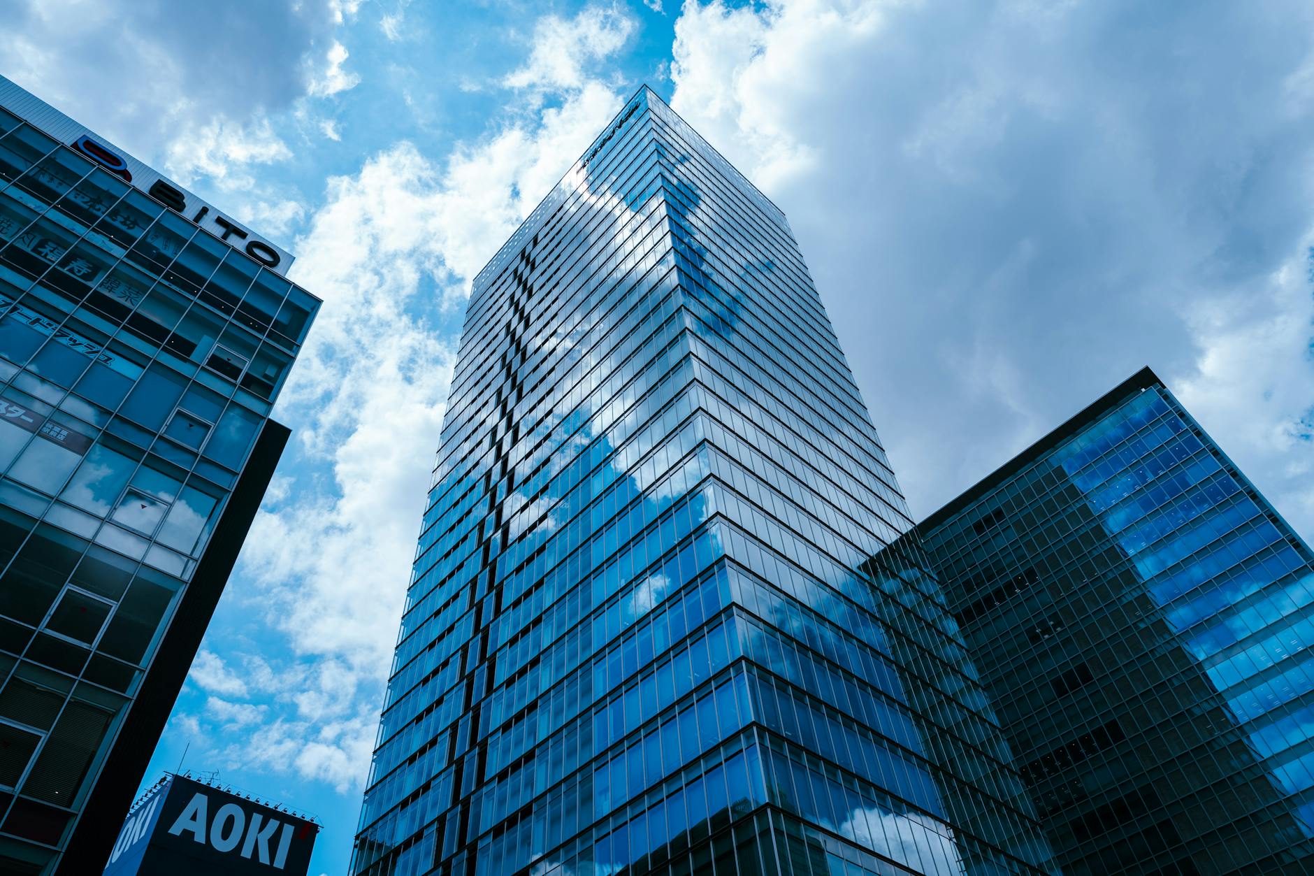 Goldman Sachs and Houlihan Lokey top M&A advisers list in Q1 2026