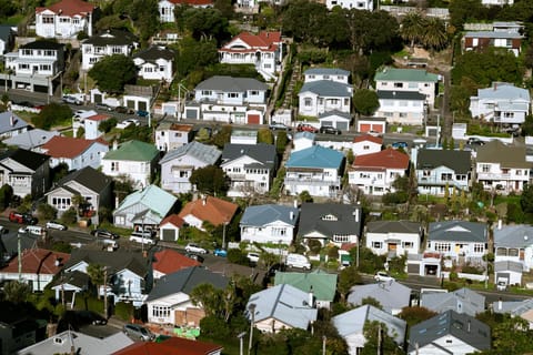 New Zealand House Prices Lack Momentum as Buyers Sidelined
